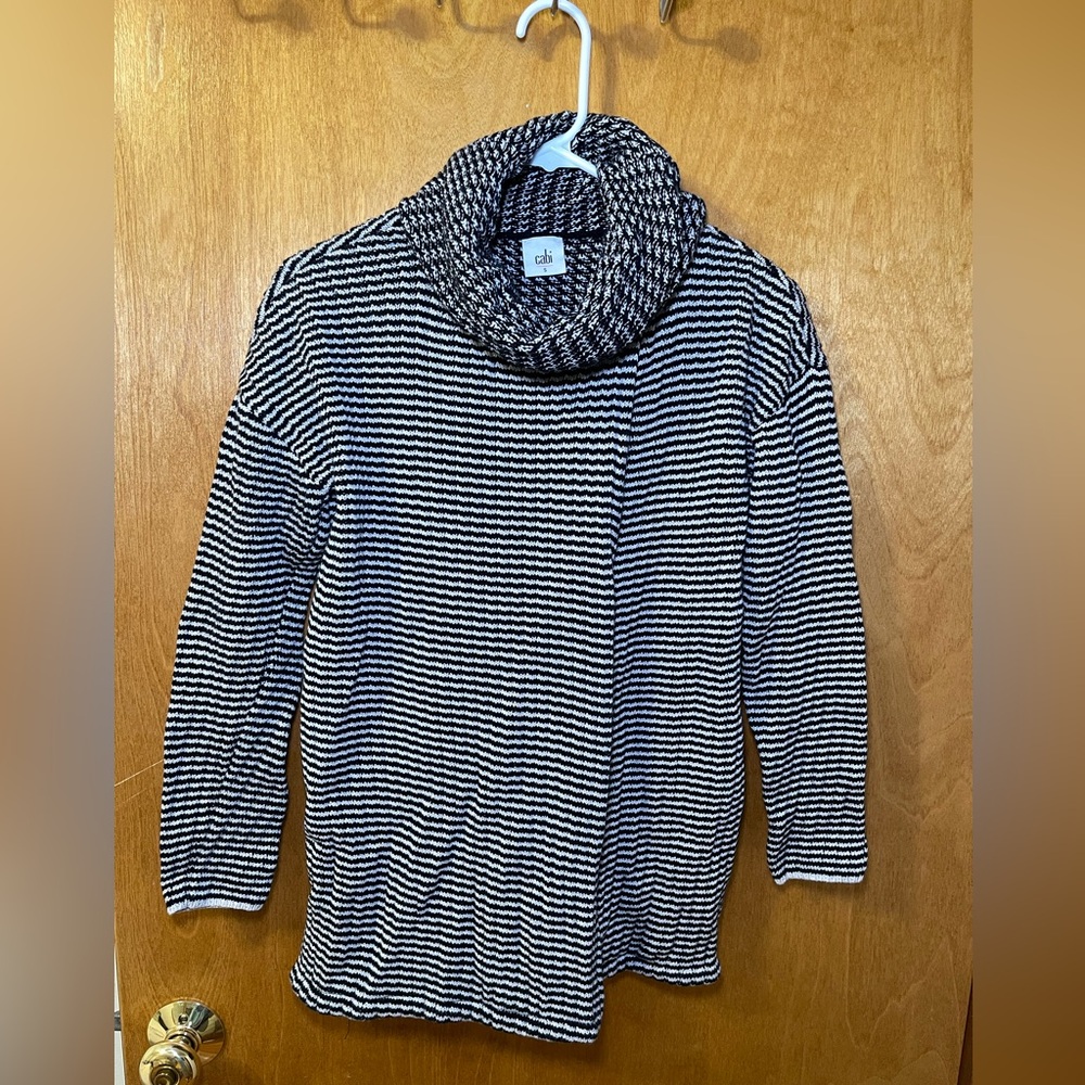 Vintage Turtle neck b&w striped top